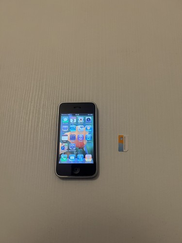 Iphone 3gs 8gb - iphone,